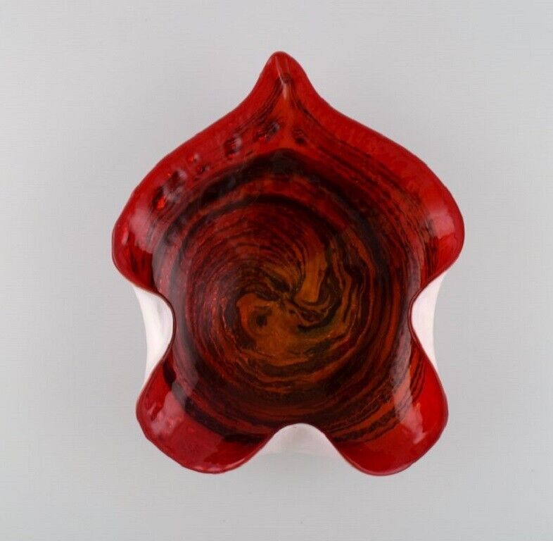 Large leaf-shaped Murano bowl in mouth-blown art glass with wavy edges