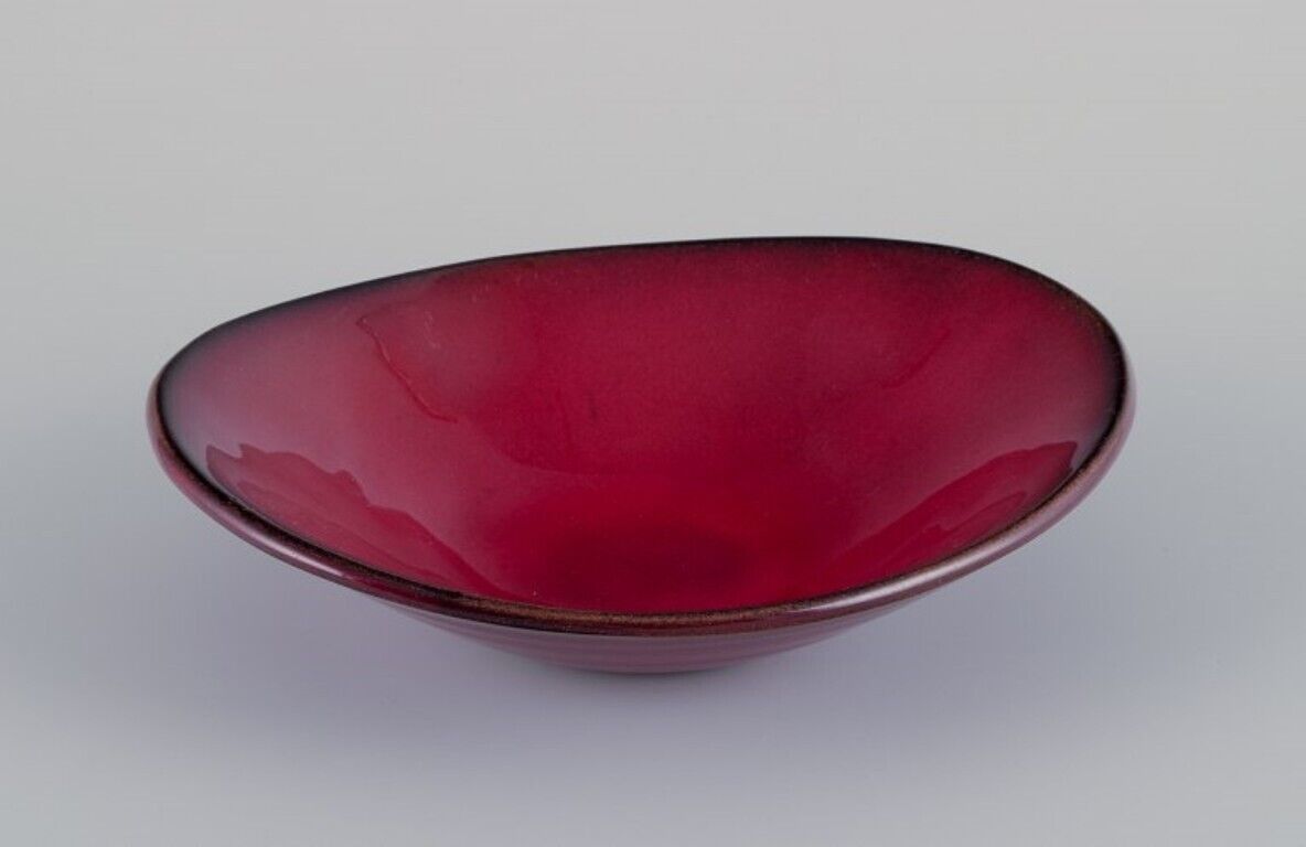 Gerard Hofmann French ceramicist own workshop  Bowl with ox blood glaze