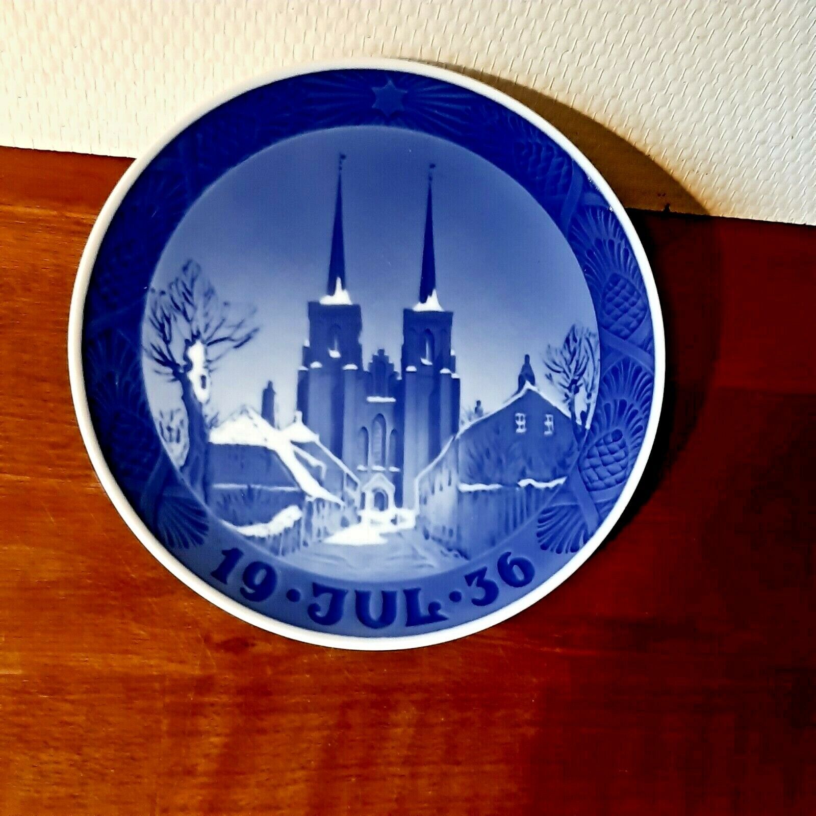 OLD 1936 Christmas Plate The Cathedral in Roskilde ROYAL COPENHAGEN 1st