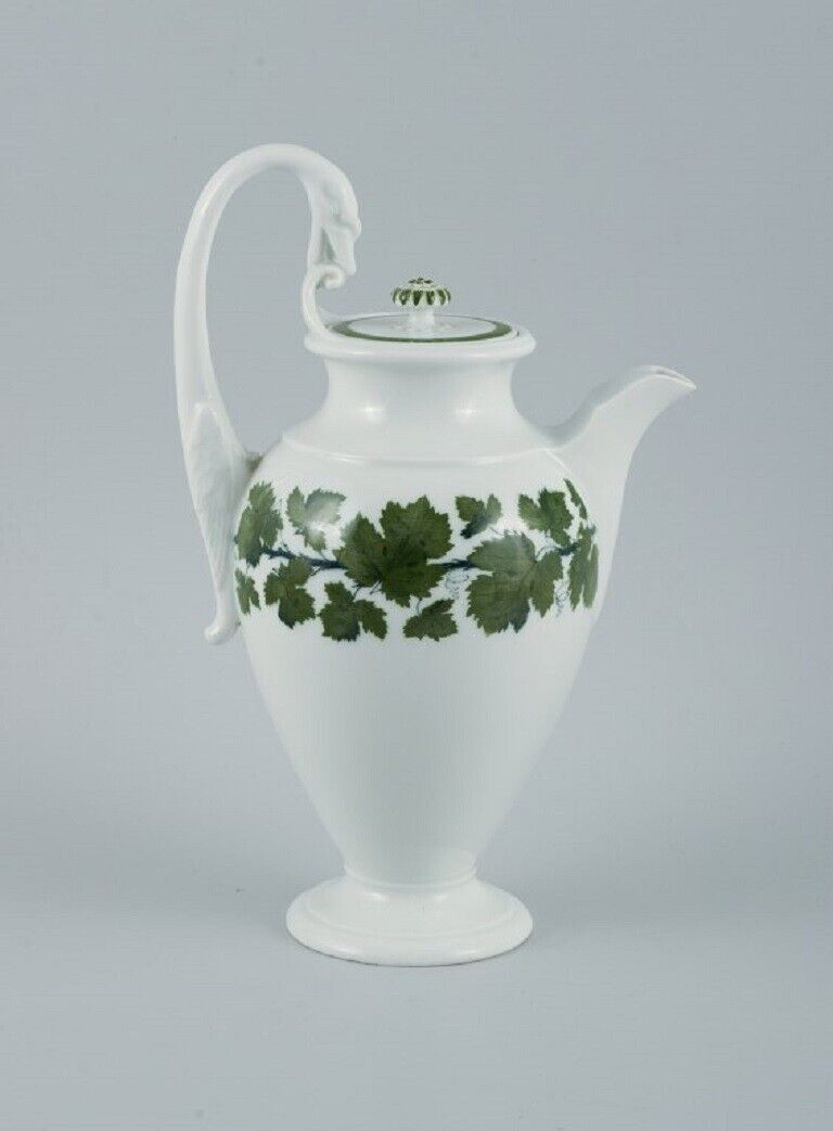 Meissen Green Ivy Vine Coffee pot in hand-painted porcelain Early 20th C