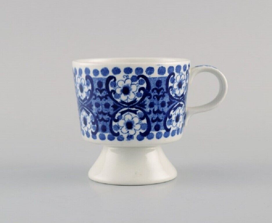 Raija Uosikkinen for Arabia 9 Ali porcelain coffee cups with saucers