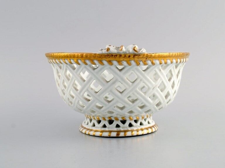 Antique Meissen bowl in openwork porcelain with hand-painted gold decoration