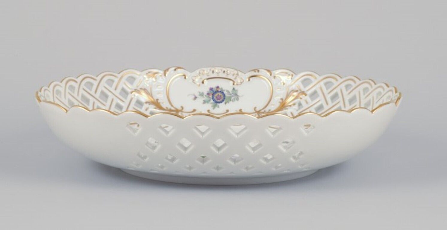 Meissen Germany Open lace bowl in porcelain decorated with an exotic bird