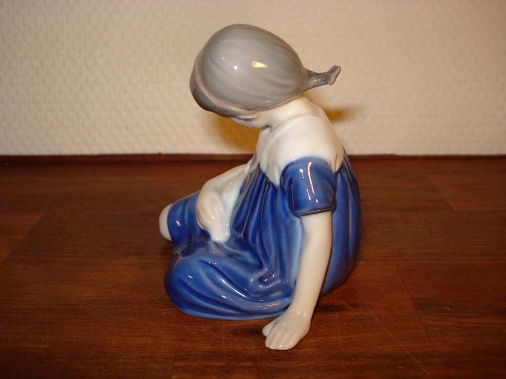 LITTLE GIRL # 1526 Bing & Grondahl Royal Copenhagen I Plockross Irminger 2nd