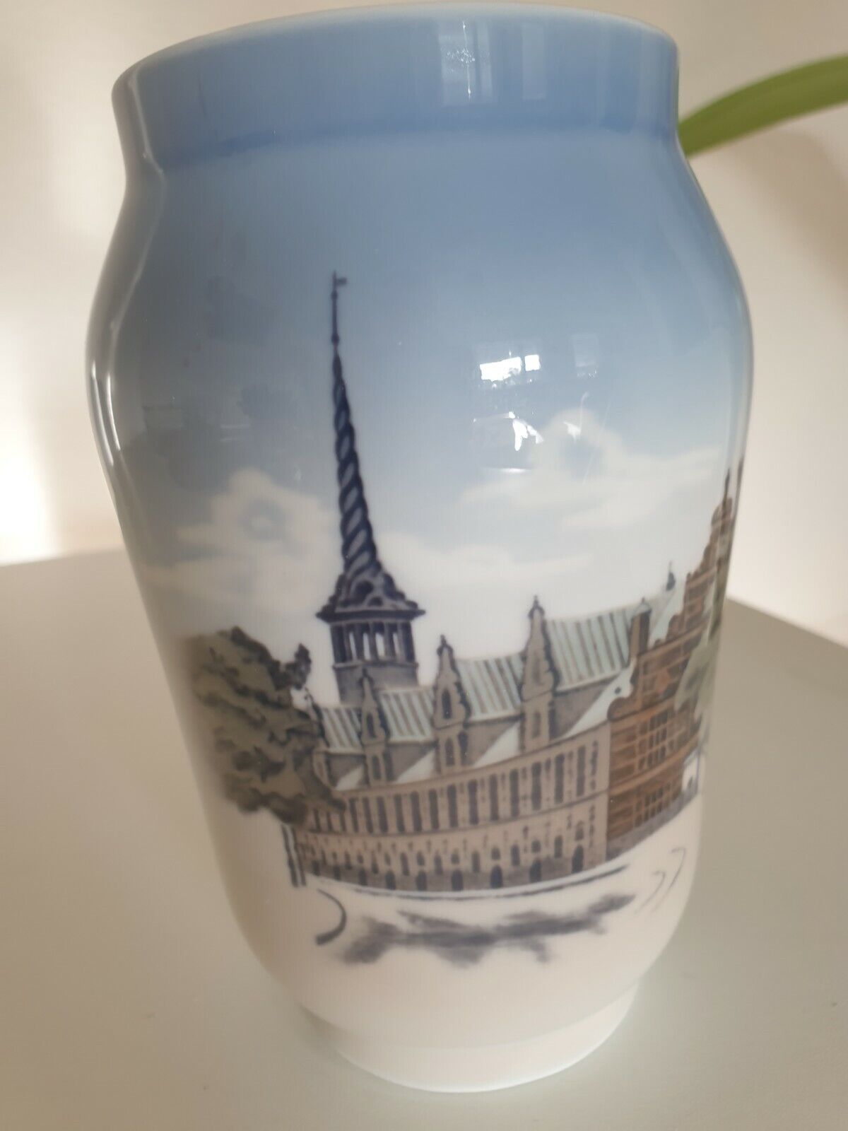 FIRST Q ROYAL COPENHAGEN VASE 4565 WITH Stock Exchange in Copenhagen- PERFECT