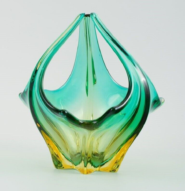 Murano bowl in mouth-blown art glass Green and yellow shades 1960s