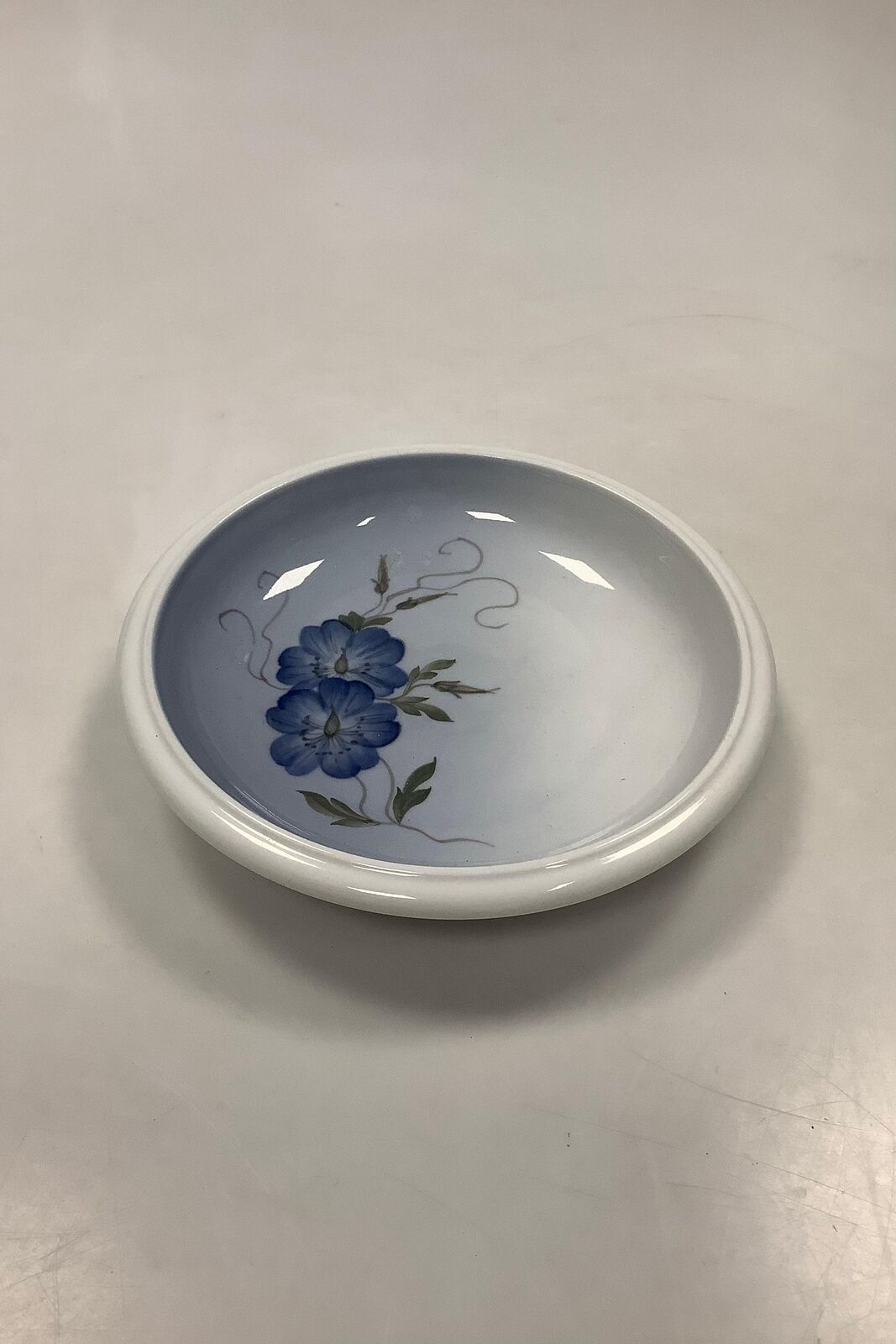 Royal Copenhagen Bowl with flowers No 2800/2559