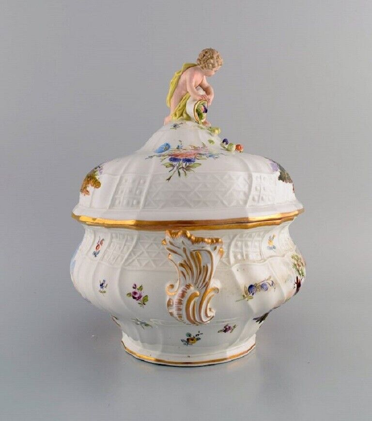 Large antique Meissen lidded tureen in hand-painted porcelain