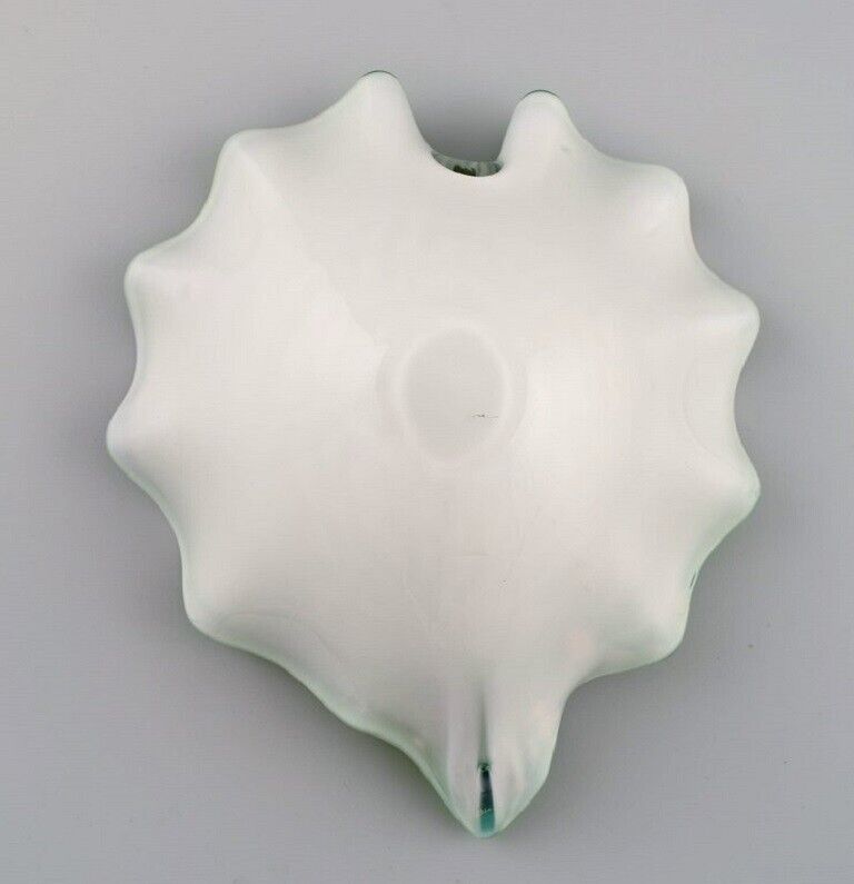 Leaf-shaped Murano bowl in polychrome mouth-blown art glass 1960s