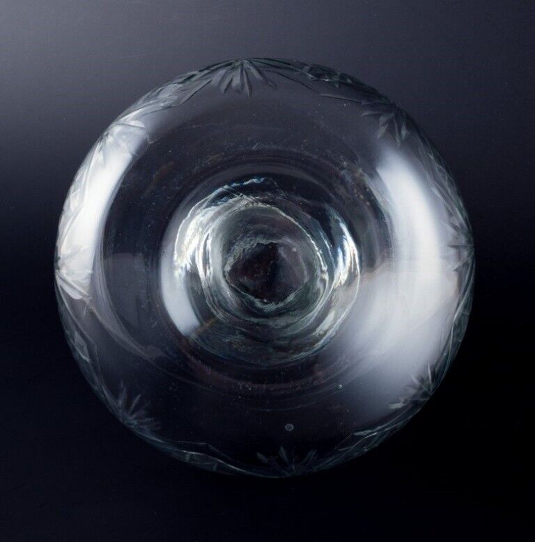 Danish glasswork wine decanter in clear glass Ball-shaped faceted stopper