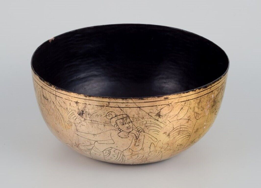 Five Asian bowls made of papier-mâché First half of the 20th C