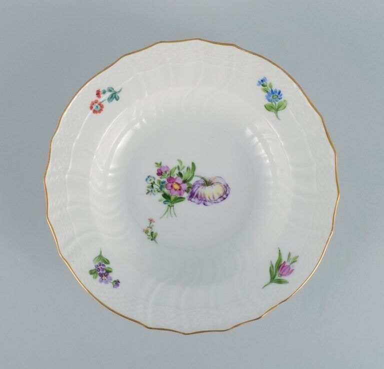 Royal Copenhagen Saxon Flower Five deep plates in hand-painted porcelain