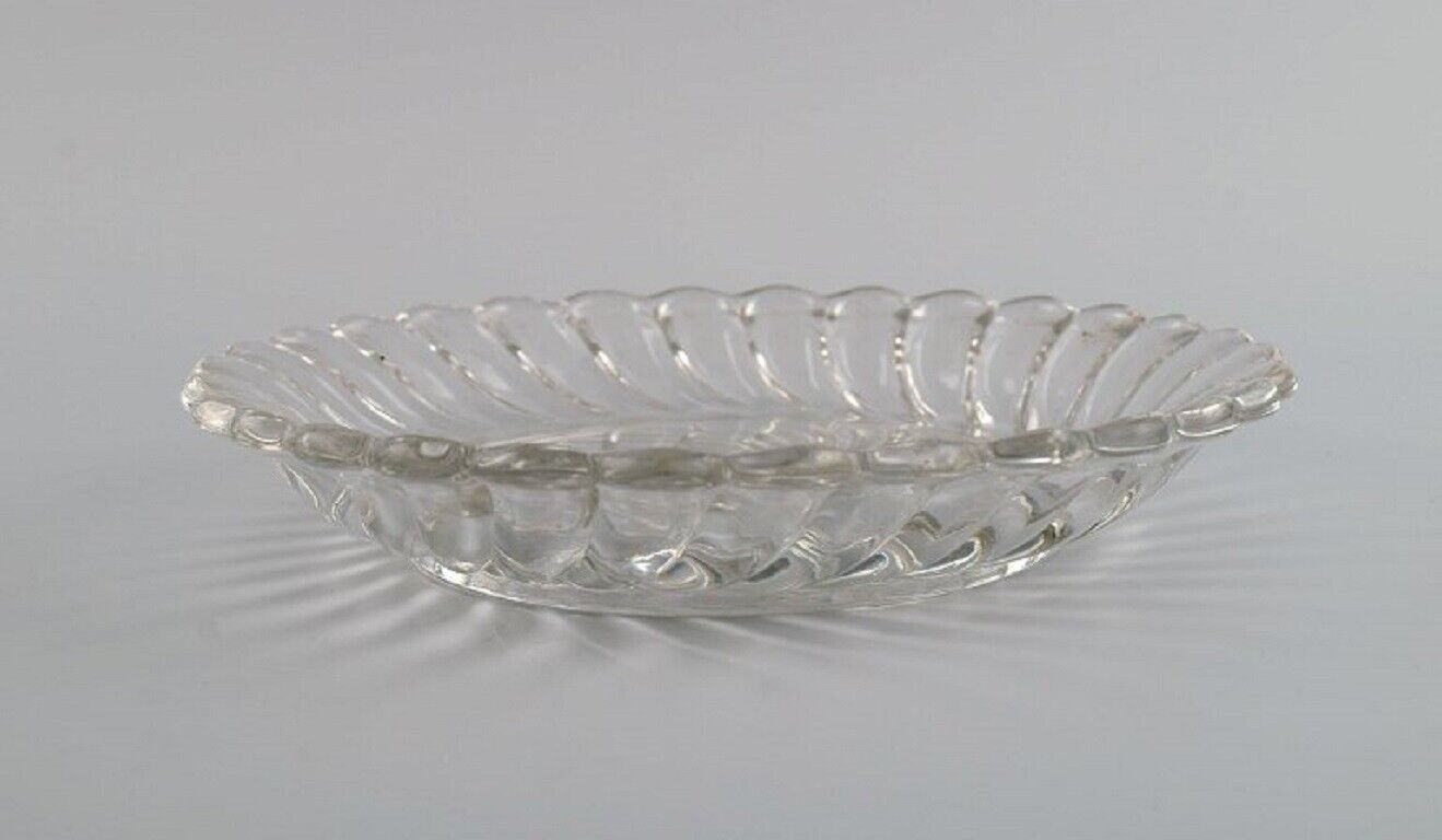 Baccarat France Round Art Deco bowl / dish in clear art glass 1930s / 40s