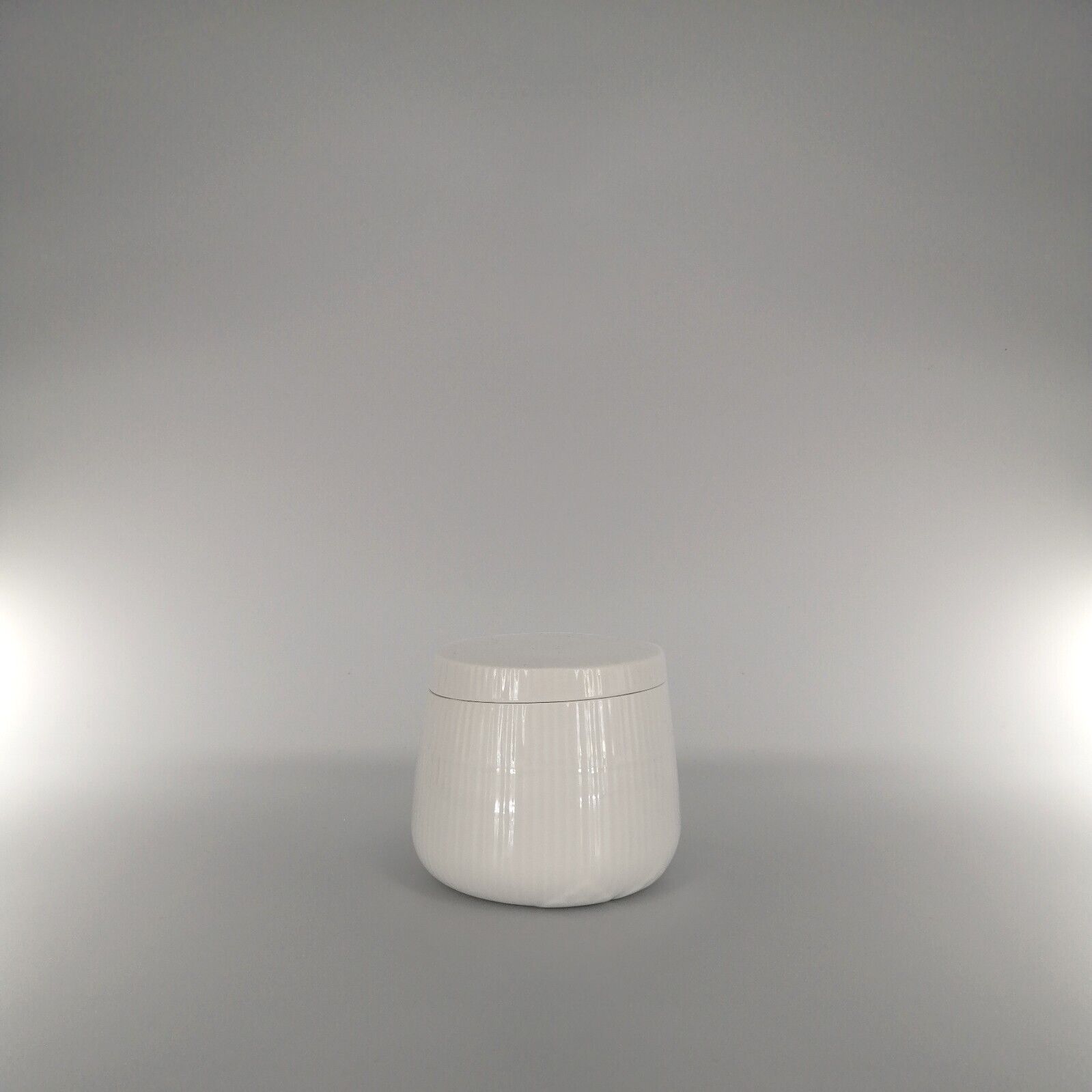 Royal Copenhagen White Elements Bowl with Lid (9 cm / 42 cl) - #160/161-aa