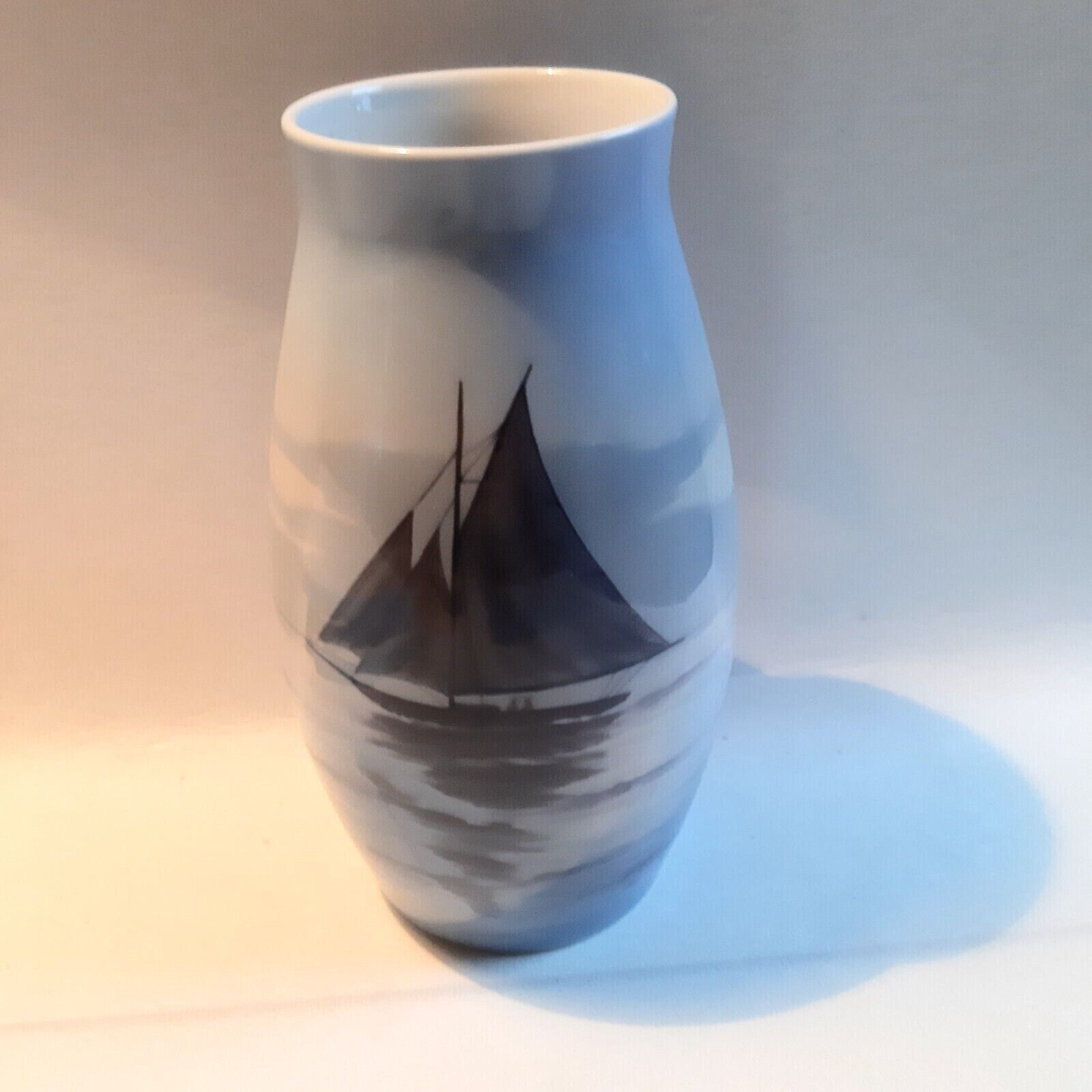 SAILBOAT Vase # 830-5247 Bing  Grondahl Royal Copenhagen Fact 2