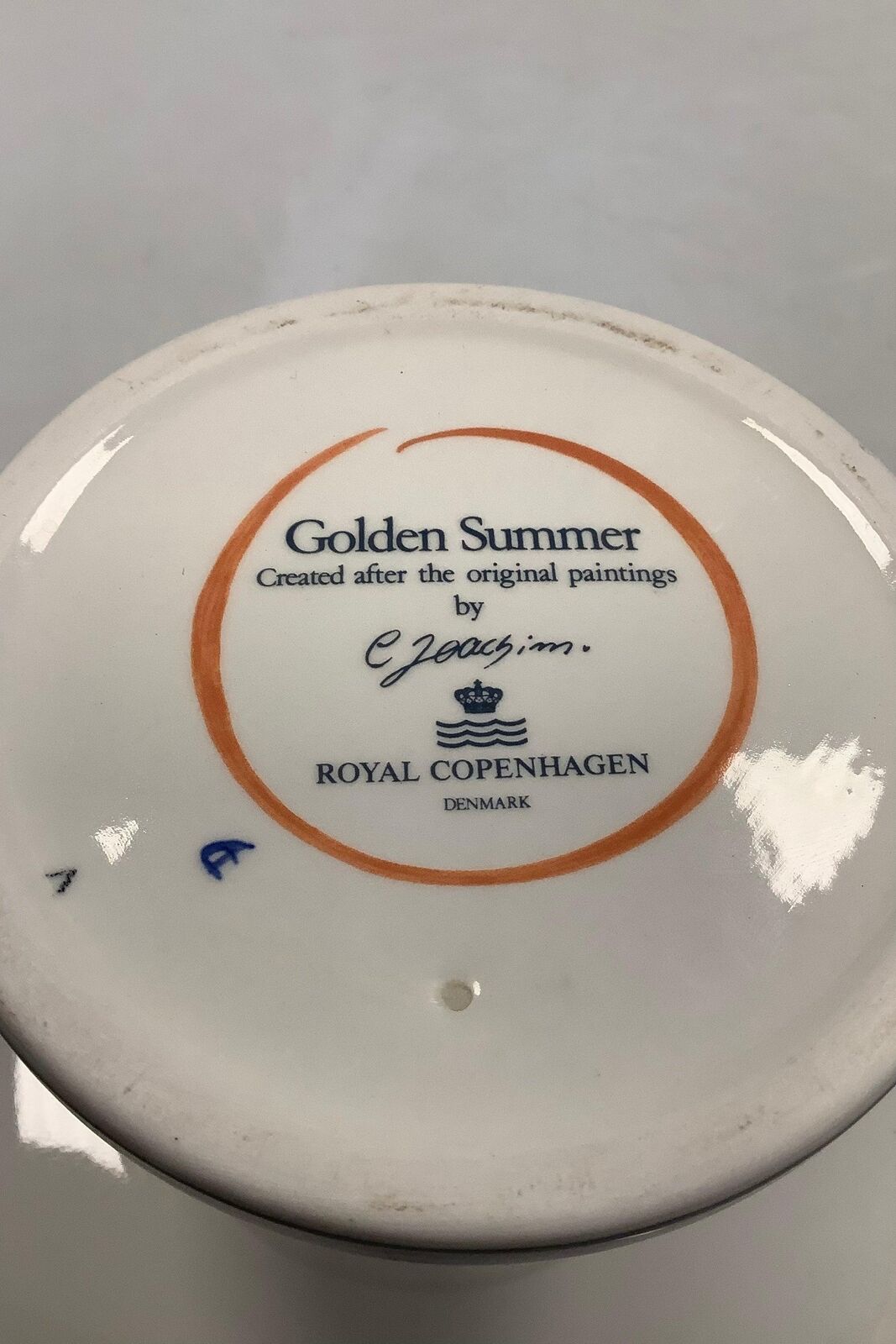 Royal Copenhagen Golden Summer / Gylden Sommer centerpiece paa Fod No 753