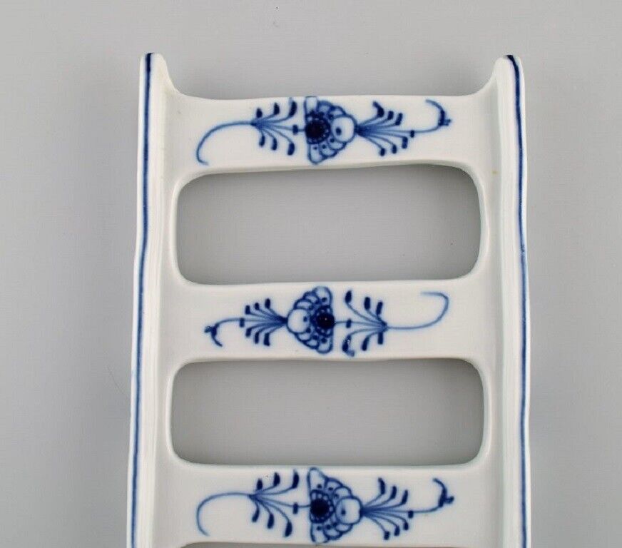 Presumably Meissen Blue Onion trivet in hand-painted porcelain Approx 1900