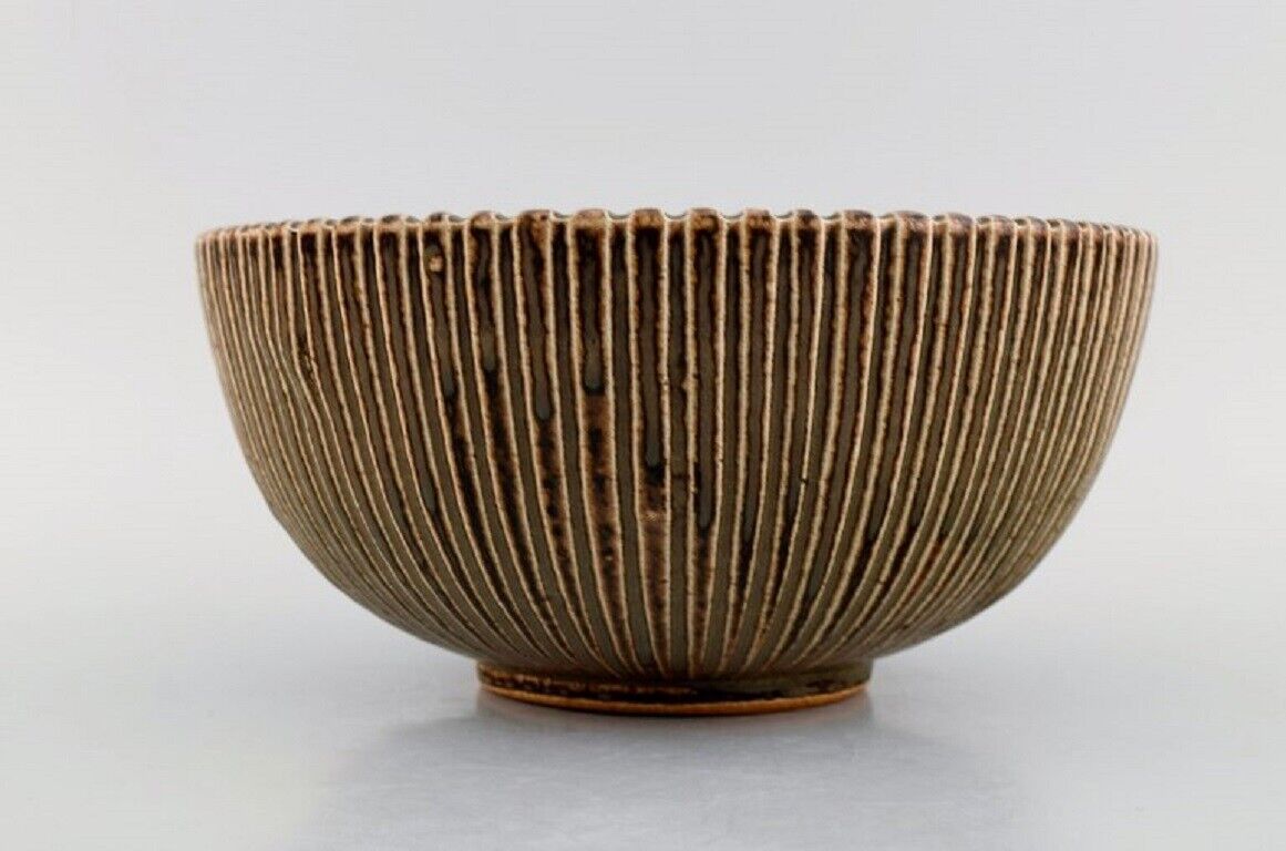 Arne Bang (1901-1983) Denmark Bowl in glazed ceramics with grooved body