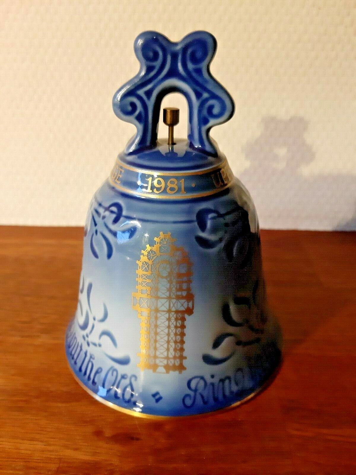 1981 Annual New Year Bell BING & GRONDAHL Royal Copenhagen UPPSALA CATHEDRAL