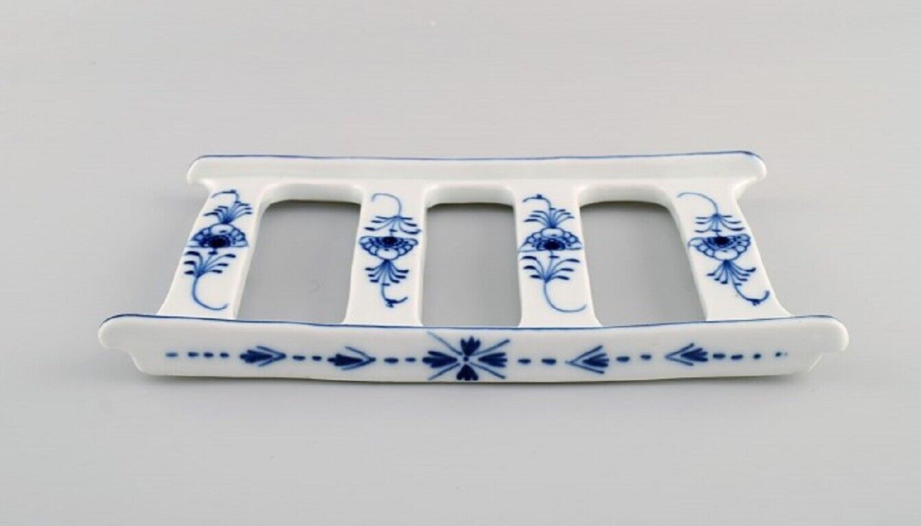 Presumably Meissen Blue Onion trivet in hand-painted porcelain Approx 1900