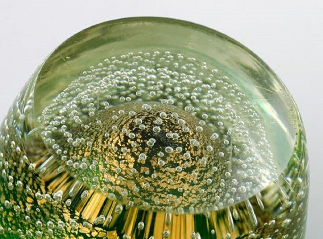 Murano Italy Vase in green mouth-blown art glass with bubbles