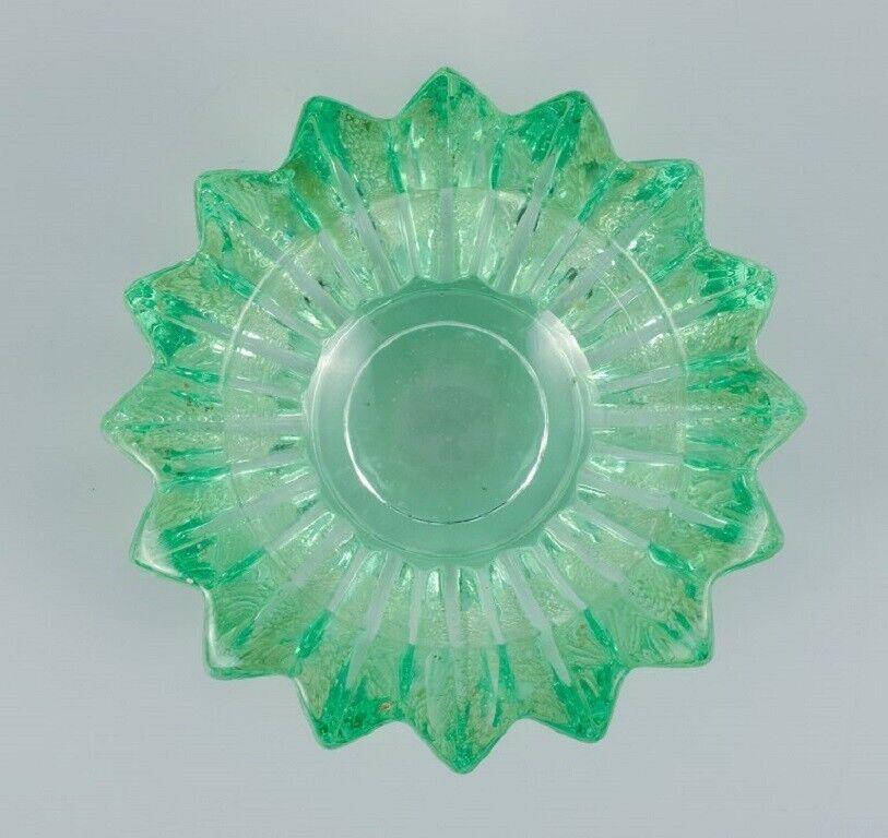 Pierre Gire (1901-1984) aka  Pierre d'Avesn Green art glass bowl