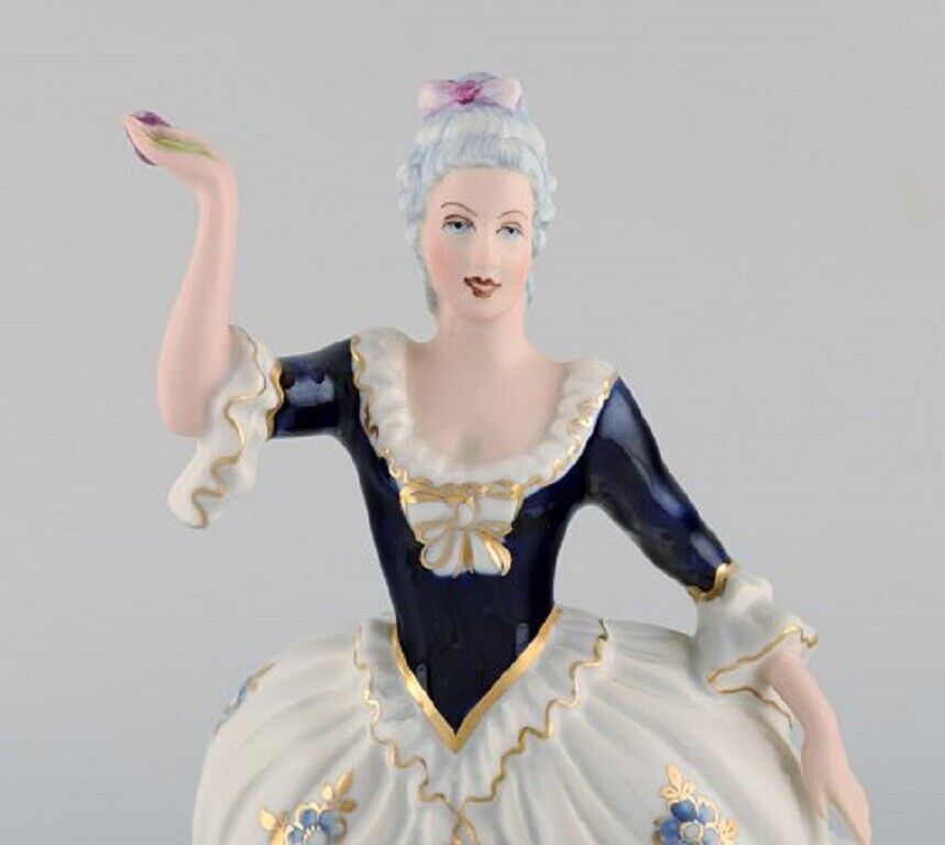 Royal Dux Rococo couple in hand-painted porcelain 1940's