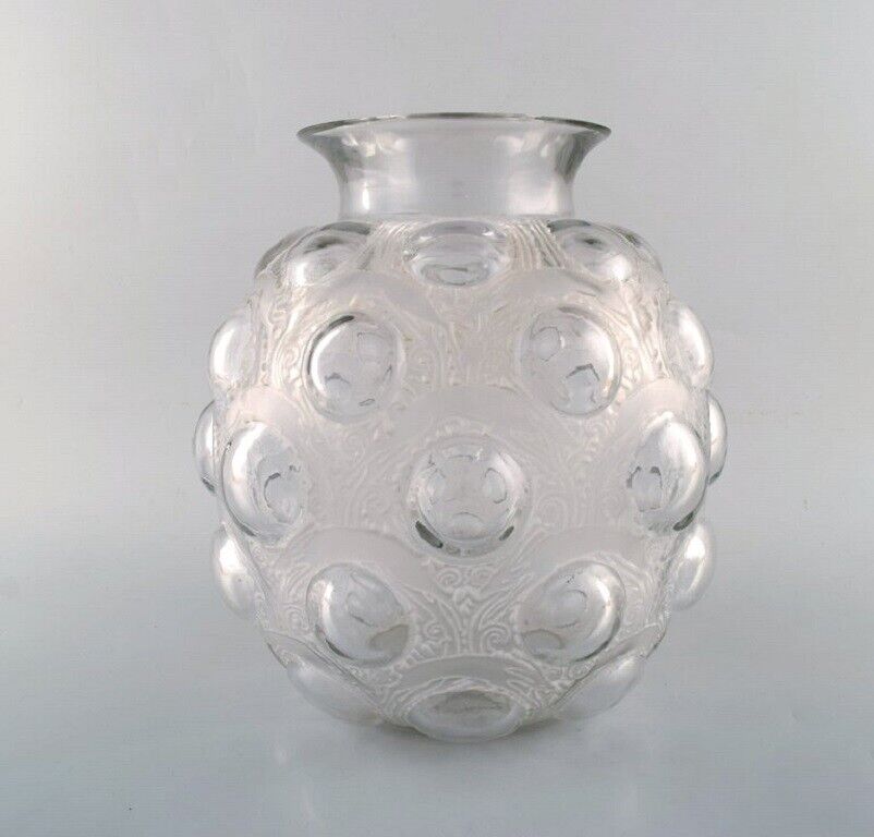 Large and early René Lalique Rare "Antilopes" vase in art glass