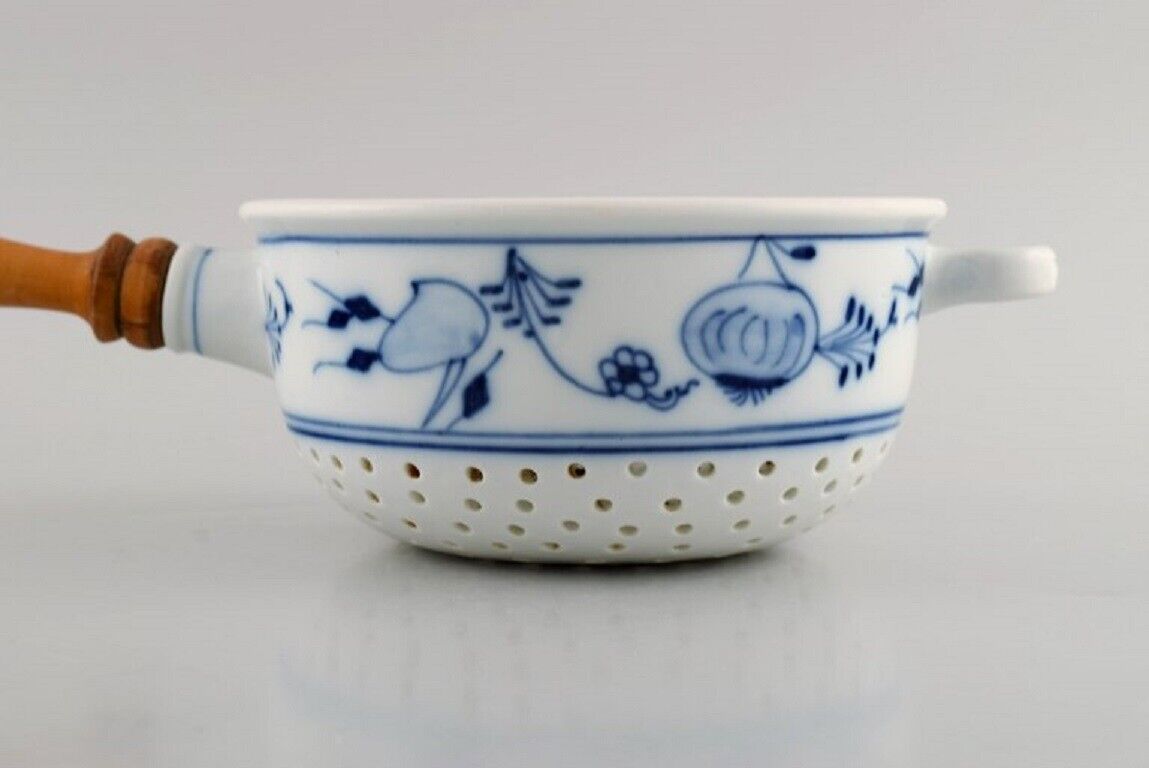 Presumably Meissen Blue Onion sifter in hand-painted porcelain