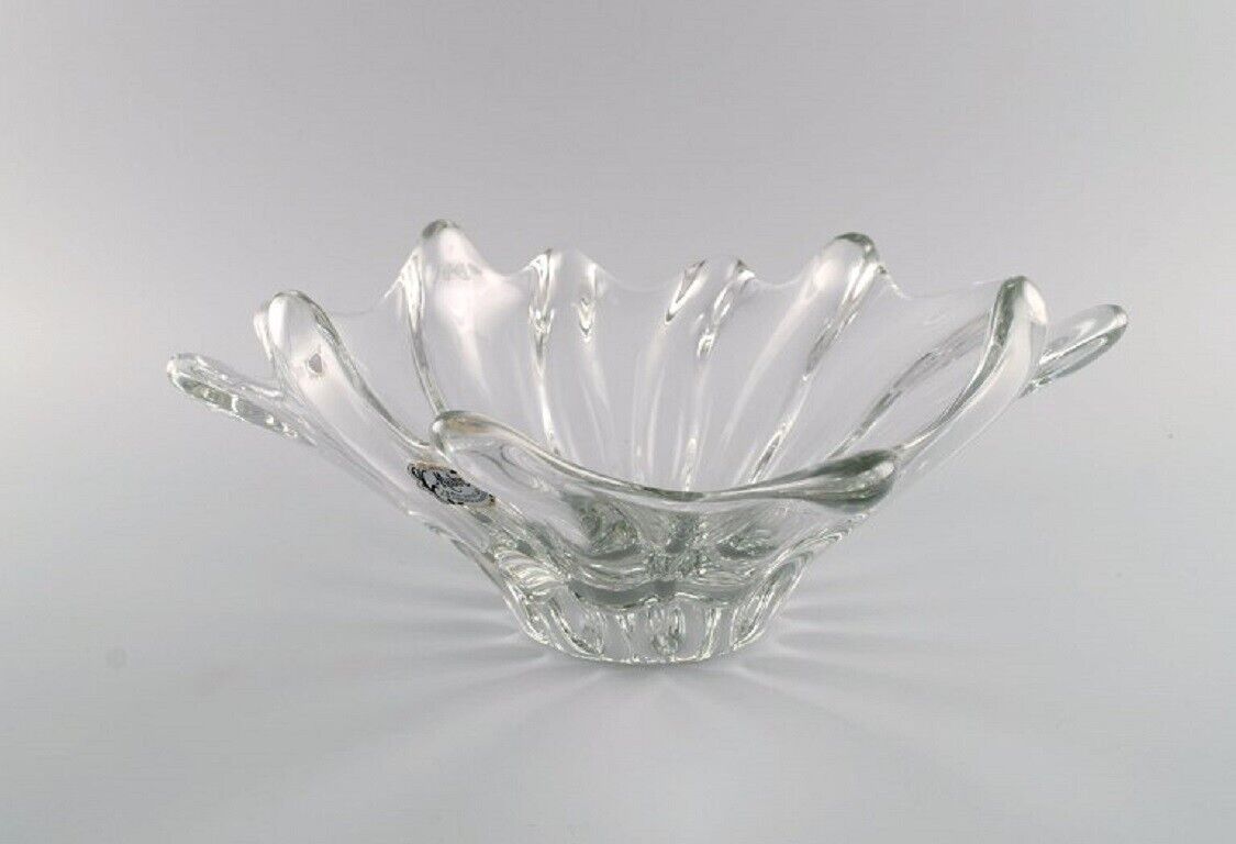 Muhr France Large bowl in clear mouth-blown art glass with wavy edge 1970s