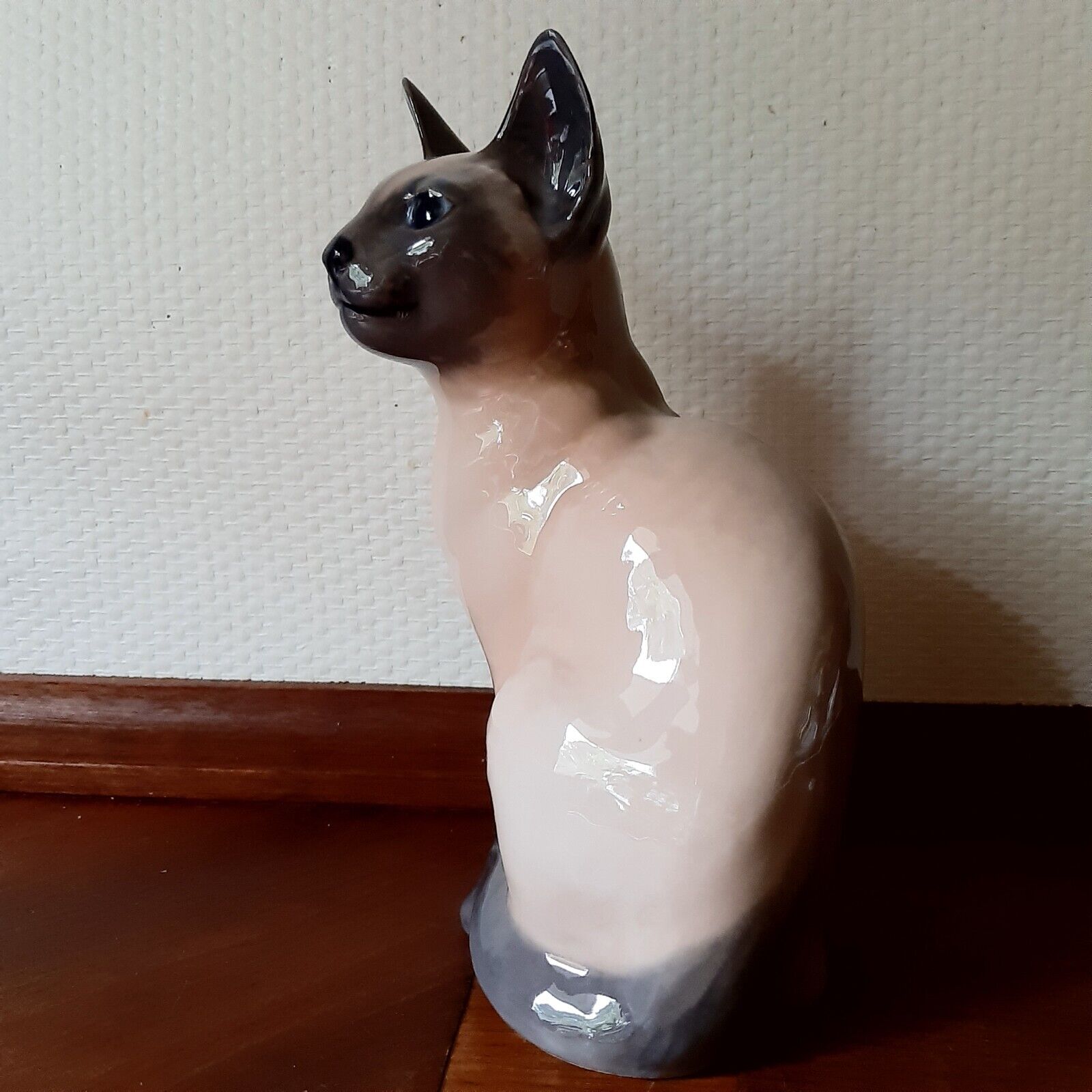 SIAMESE CAT by Th Madsen for ROYAL COPENHAGEN # 3281 Fact FIRST & very sweet