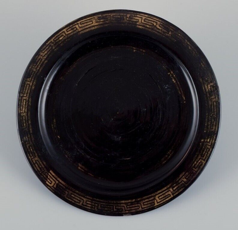 Six Japanese plates in papier-mâché Black lacquerwork with gold decoration