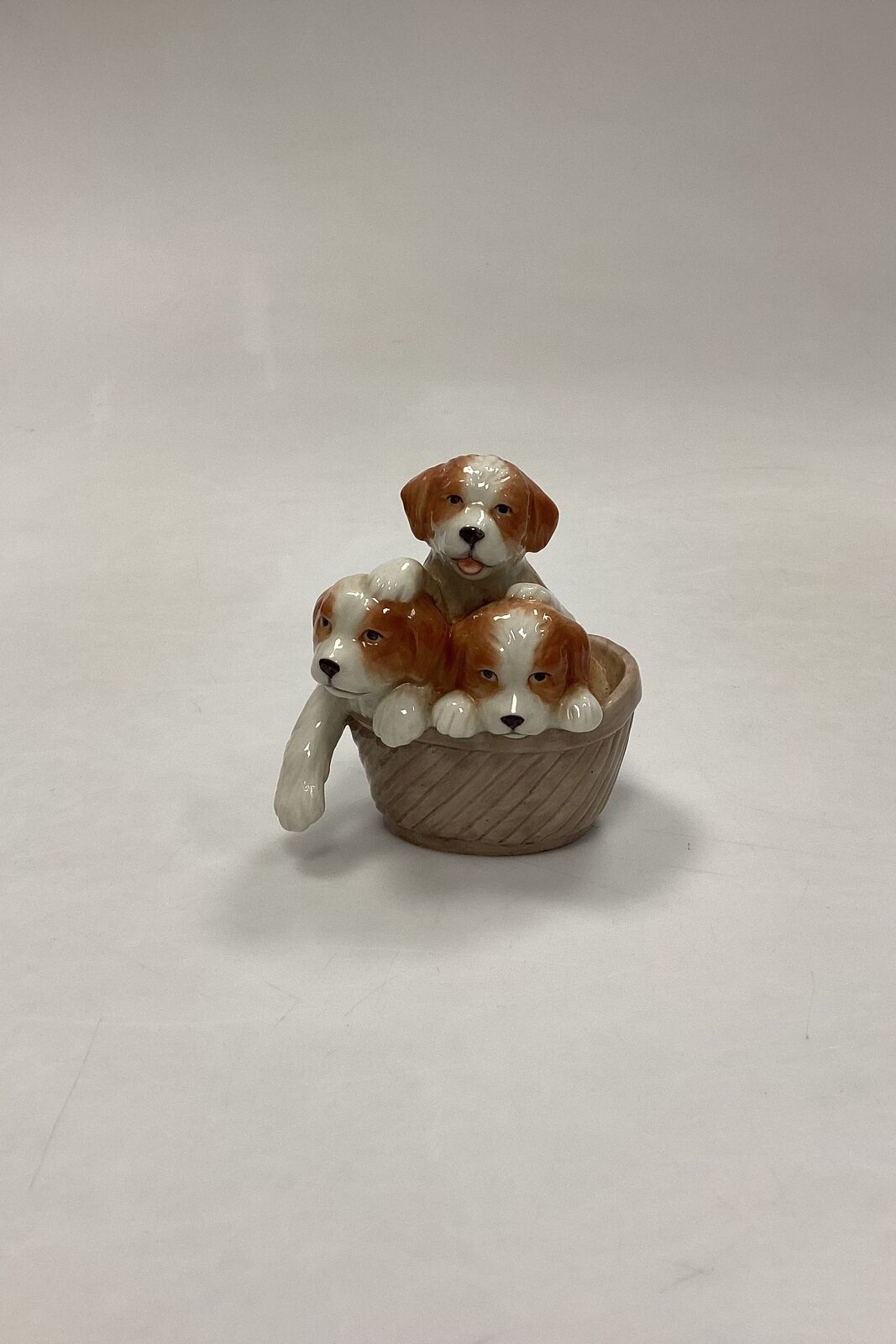 Royal Copenhagen Mini Collection - Mutt/ Puppies in Basket No 745