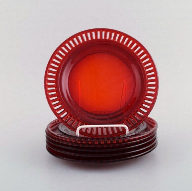 Monica Bratt for Reijmyre Six plates in red mouth-blown art glass 1950s / 60s