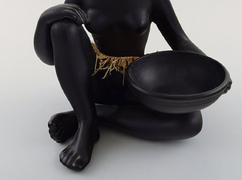 Gmundner Ceramics Austria Nude "Negresse" sculpture in black ceramic