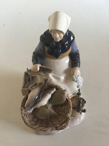 Bing  Grondahl Figurine Fisherwoman No 2233