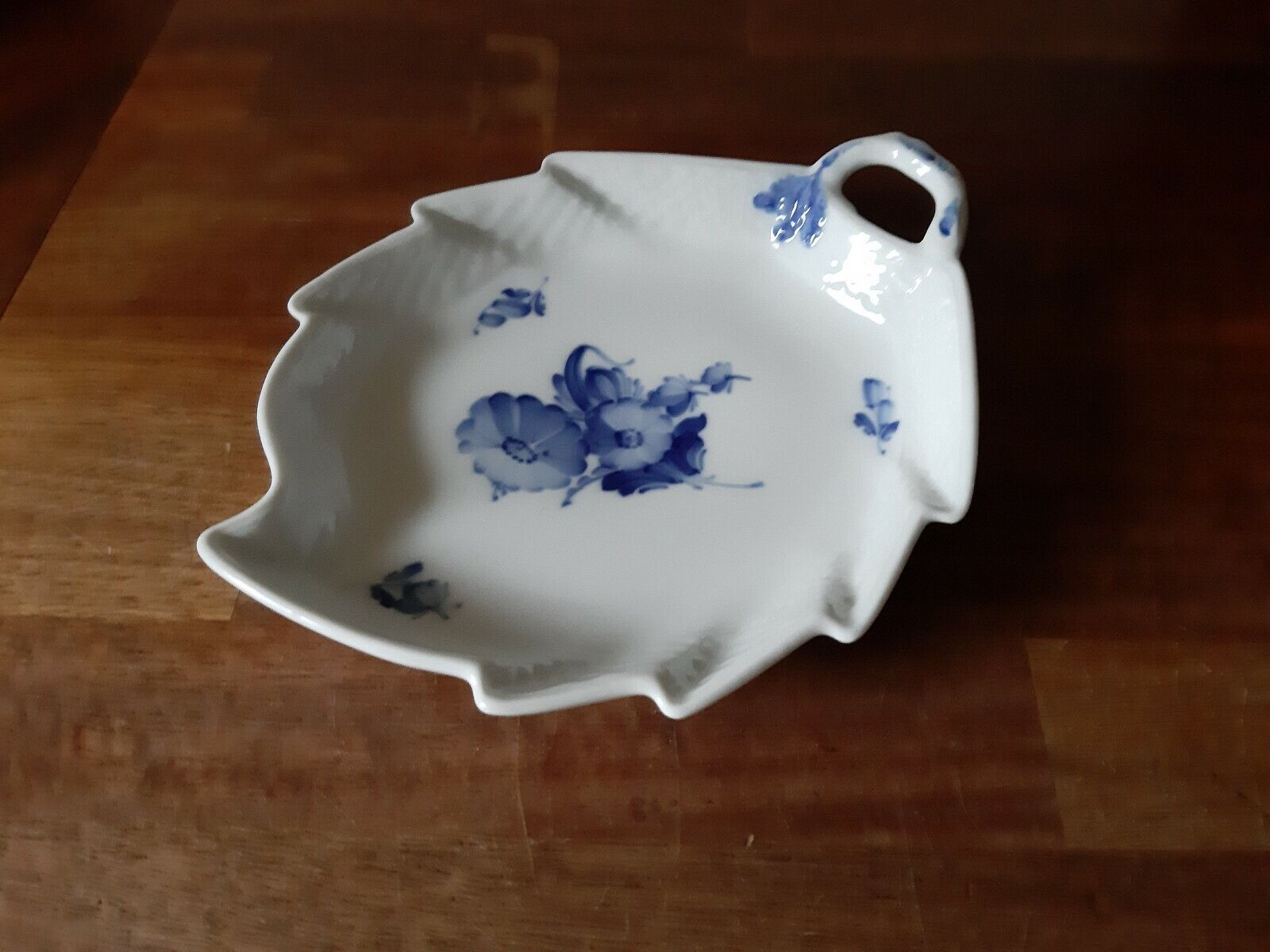 OLD 1923-28 Leaf shaped Dish BLUE FLOWER braided # 10- 8002 Royal Copenhagen 2nd