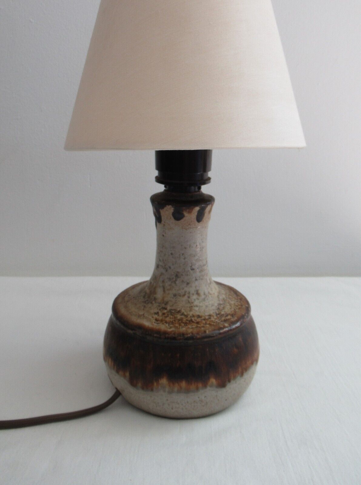 Vintage scandinavian table lamp designed by Jette Hellerøe for danish ceramic wo