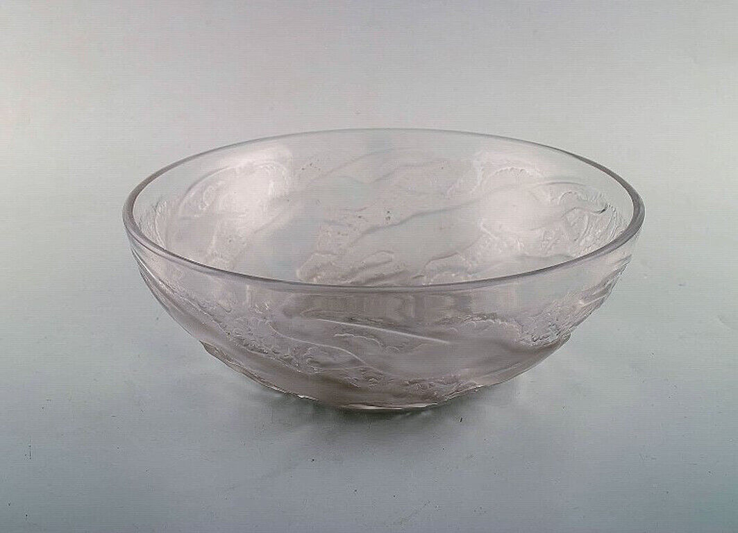 Early and rare René Lalique "Chiens" art deco bowl in art glass 1930s