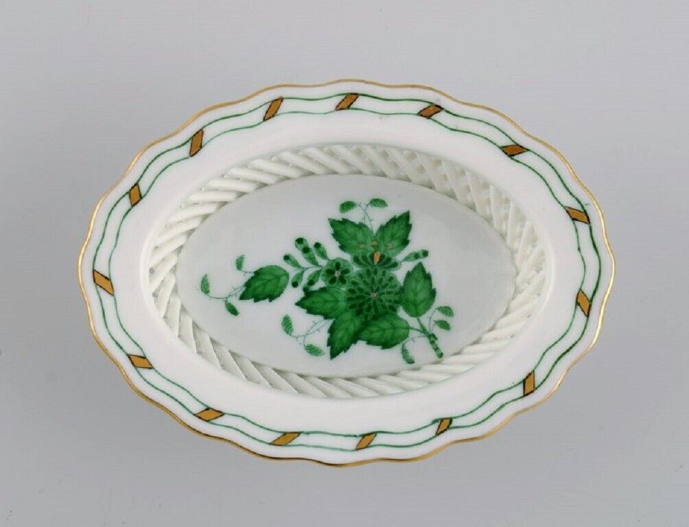 Two Herend bowls in openwork porcelain with hand-painted flowers