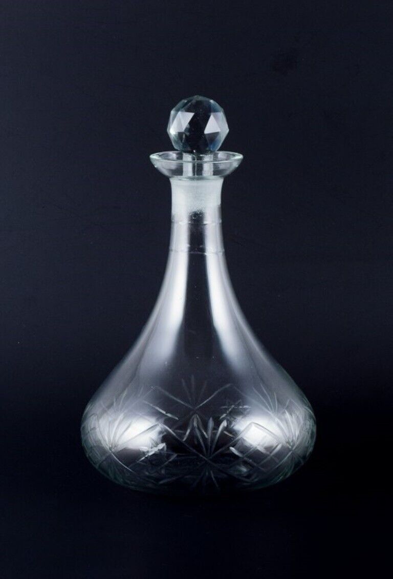 Danish glasswork wine decanter in clear glass Ball-shaped faceted stopper