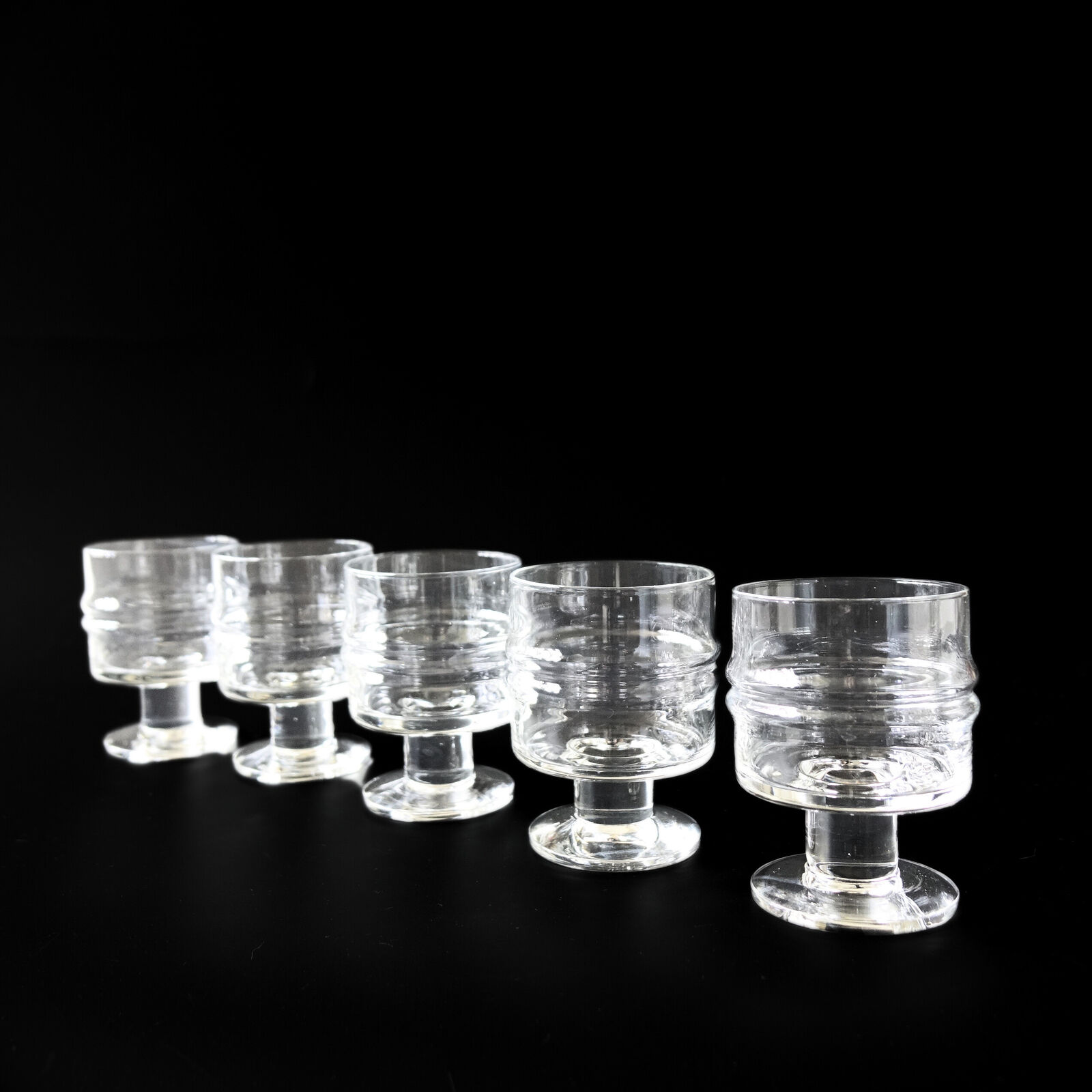 Retro Iittala small glasses "Droppring" designed by Timo Sarpaneva from Finland