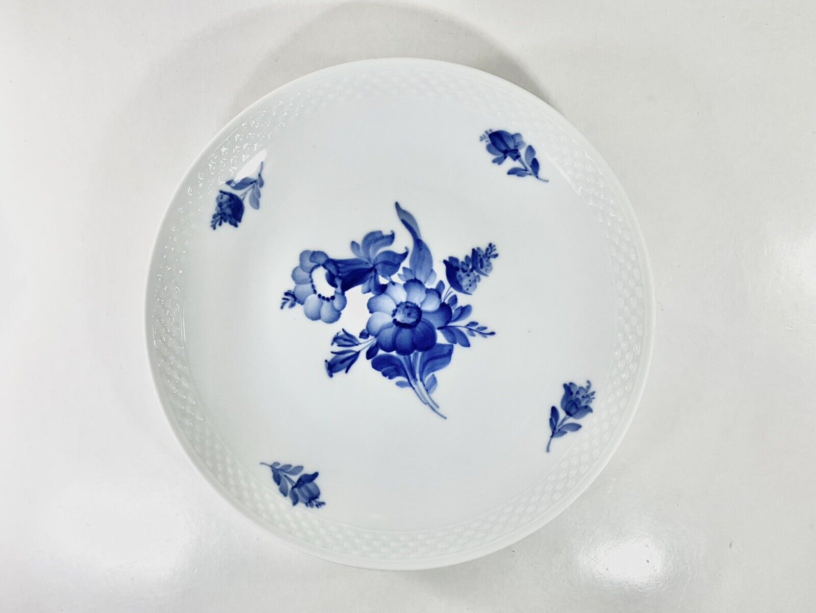 Royal Copenhagen Blue Flower 8212 Round Tray Plate Plate Scandinavian Design