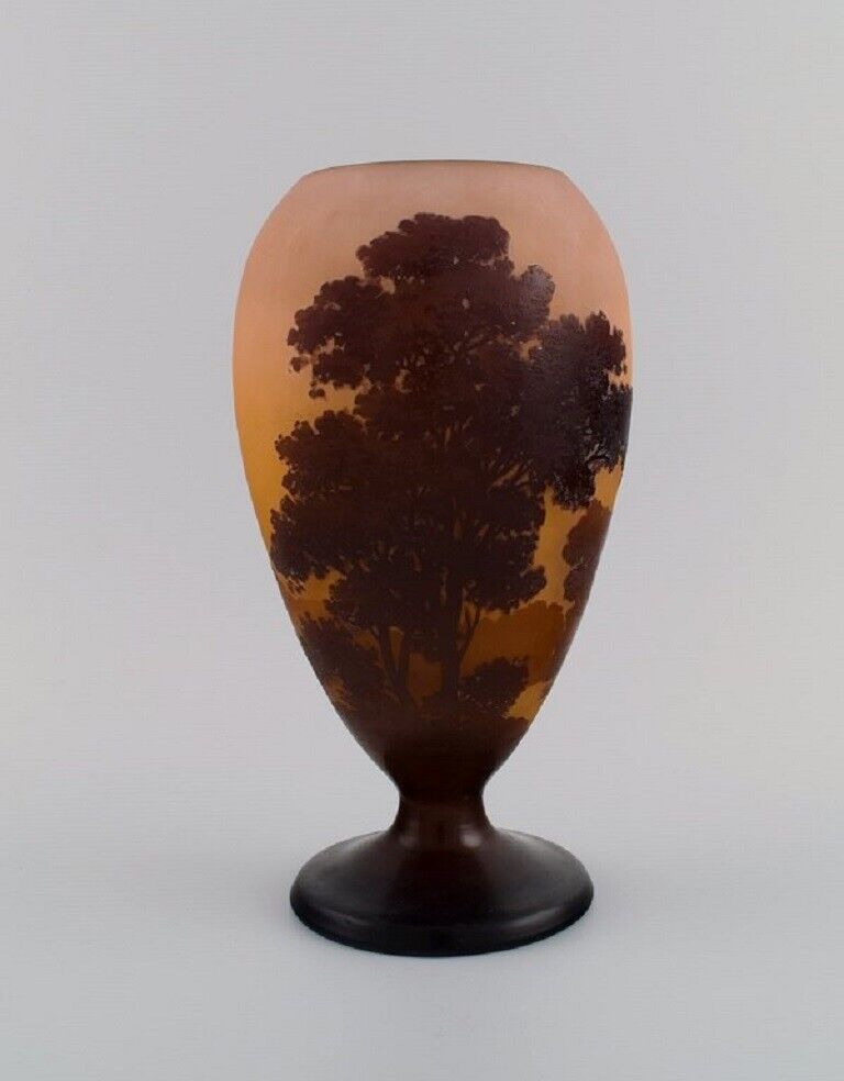 Émile Gallé (1846-1904) France Rare vase in mouth blown art glass