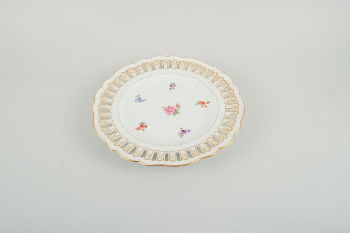 Antique Meissen openwork plate in hand-painted porcelain with flowers