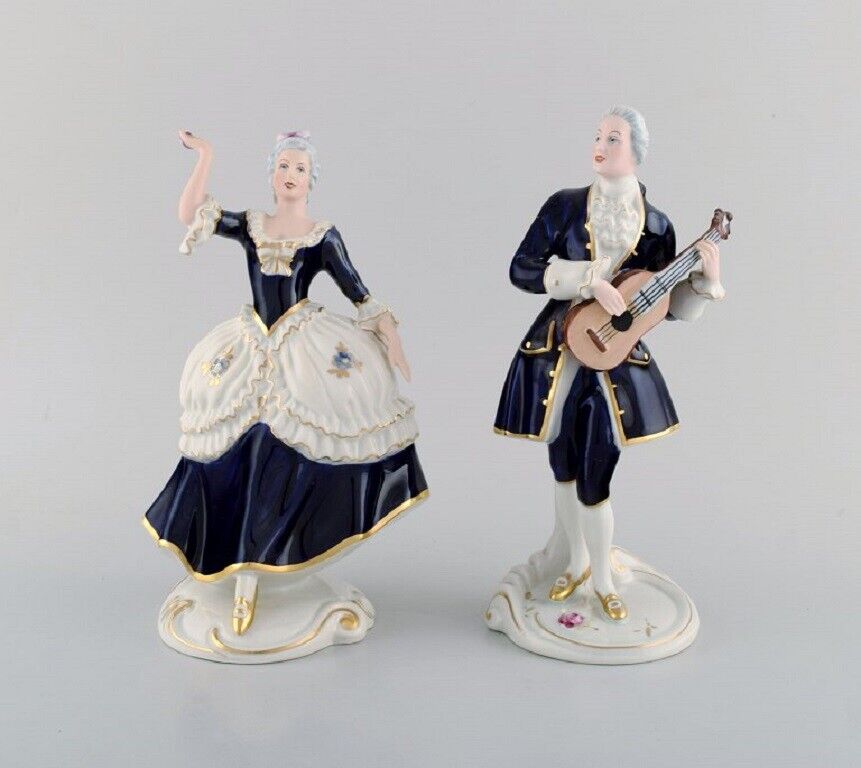 Royal Dux Rococo couple in hand-painted porcelain 1940's