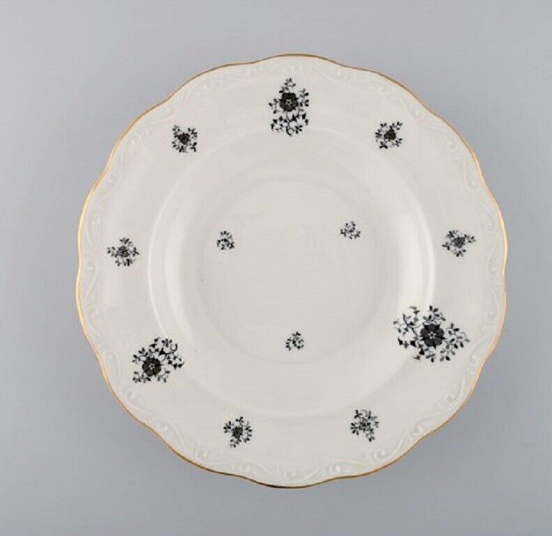 KPM Denmark 11 Rubens deep plates in porcelain with floral motifs gold edge