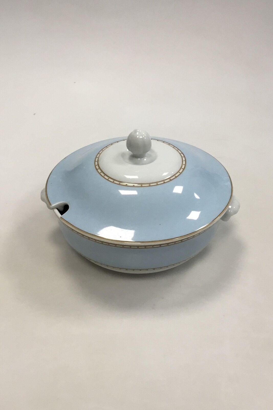 Royal Copenhagen Liselund Lidded bowl No 174/173