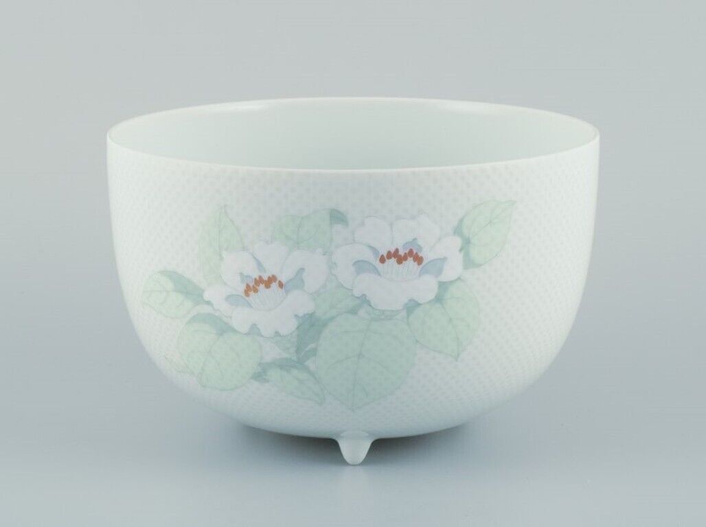 Tapio Wirkkala Rosenthal Studio-linie Porcelain bowl on three feet dated 2000