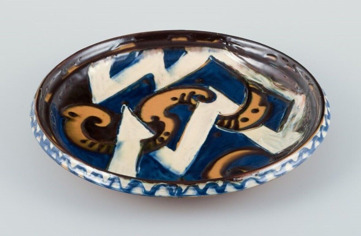 Kähler ceramic dish in cow horn technique Abstract motif 1930s